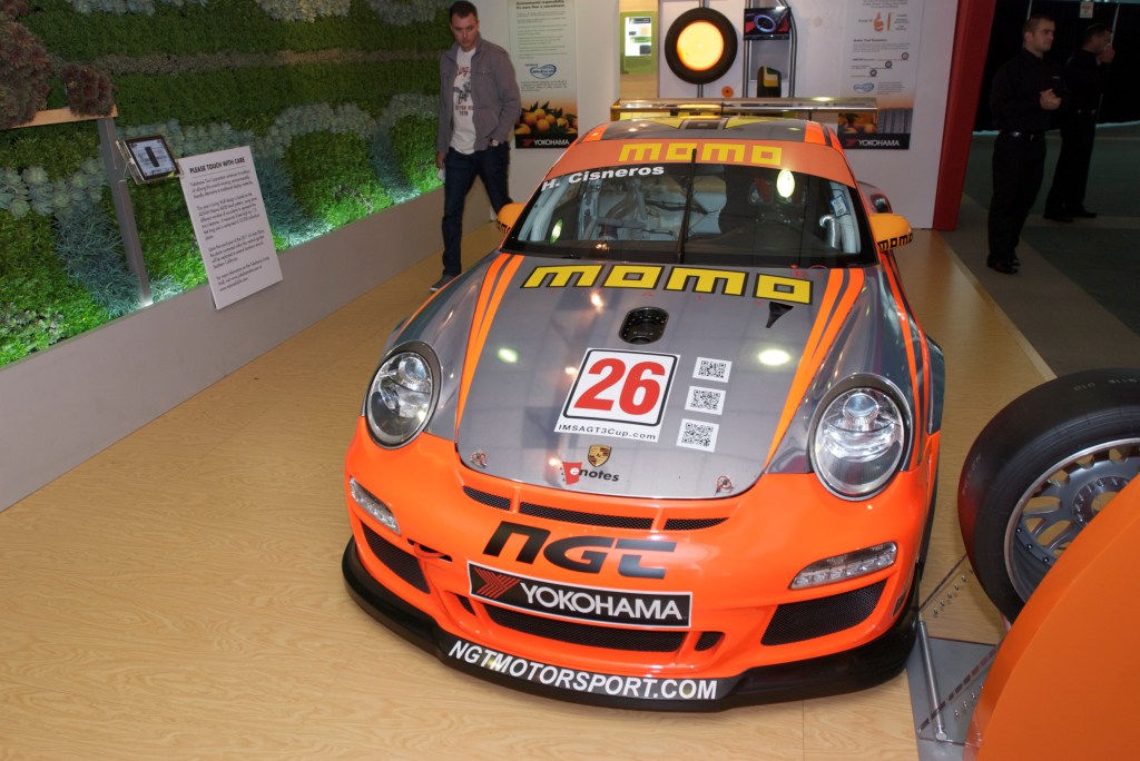 Porsche GT3 Cup car_Yokohama Tire exhibit_L.A. Auto Show 2011