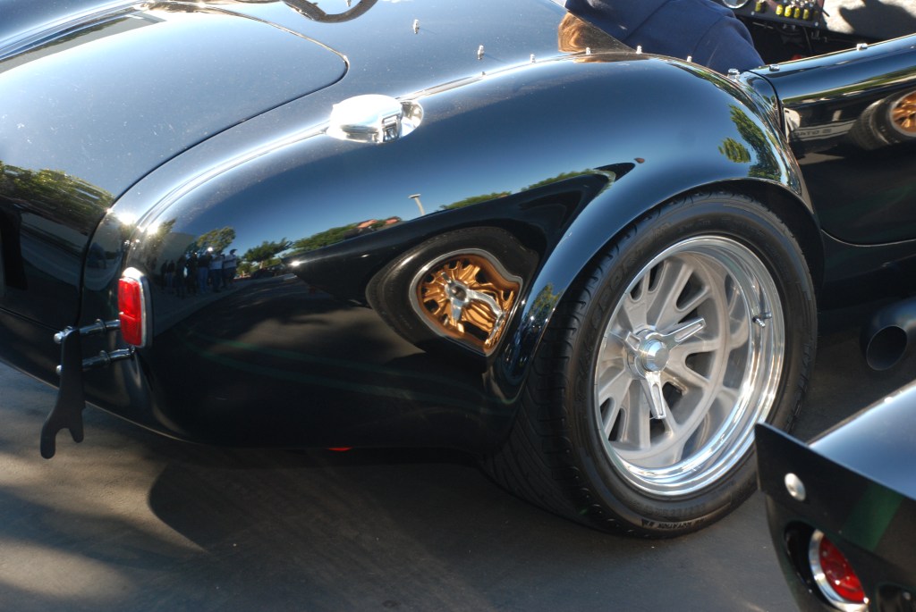 Cobra roadster with GT 40 reflection in fender_Cars&Coffee/Irvine_2011