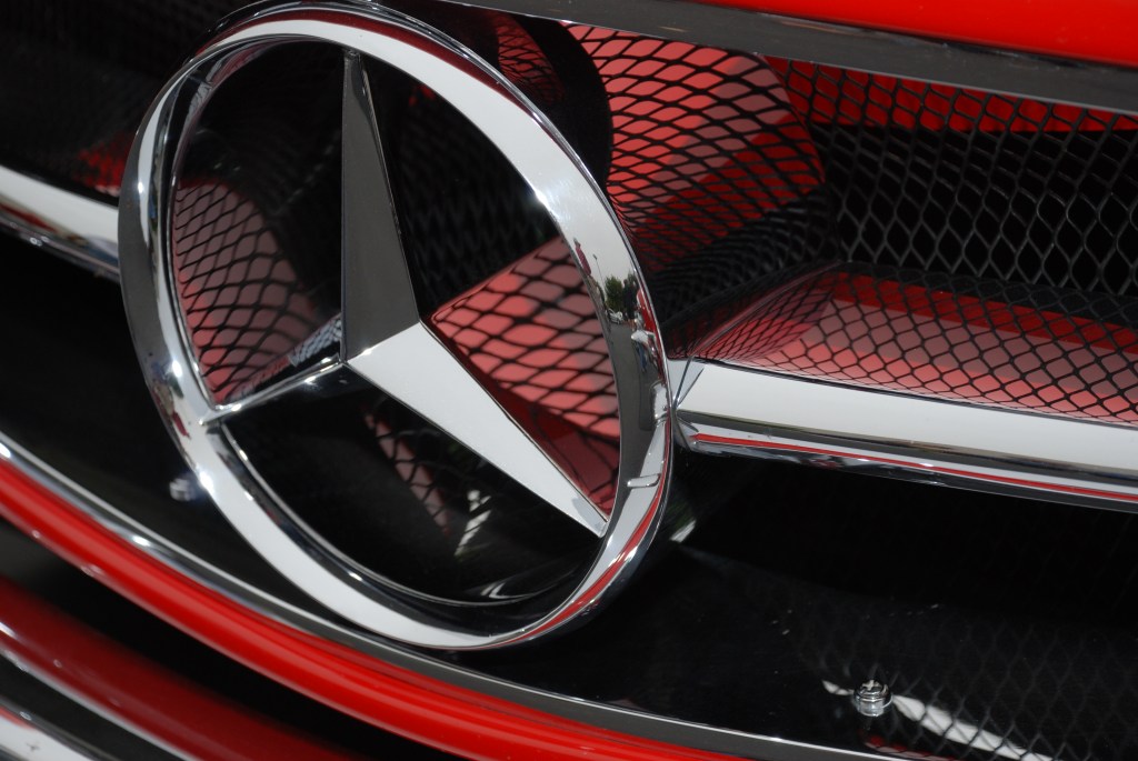 Red Mercedes Benz 300SL Gullwing coupe_front grill with reflections_Cars&Coffee_June 2, 2012 Red Mercedes Benz 300SL Gullwing coupe_front grill with reflections_Cars&Coffee_June 2, 2012