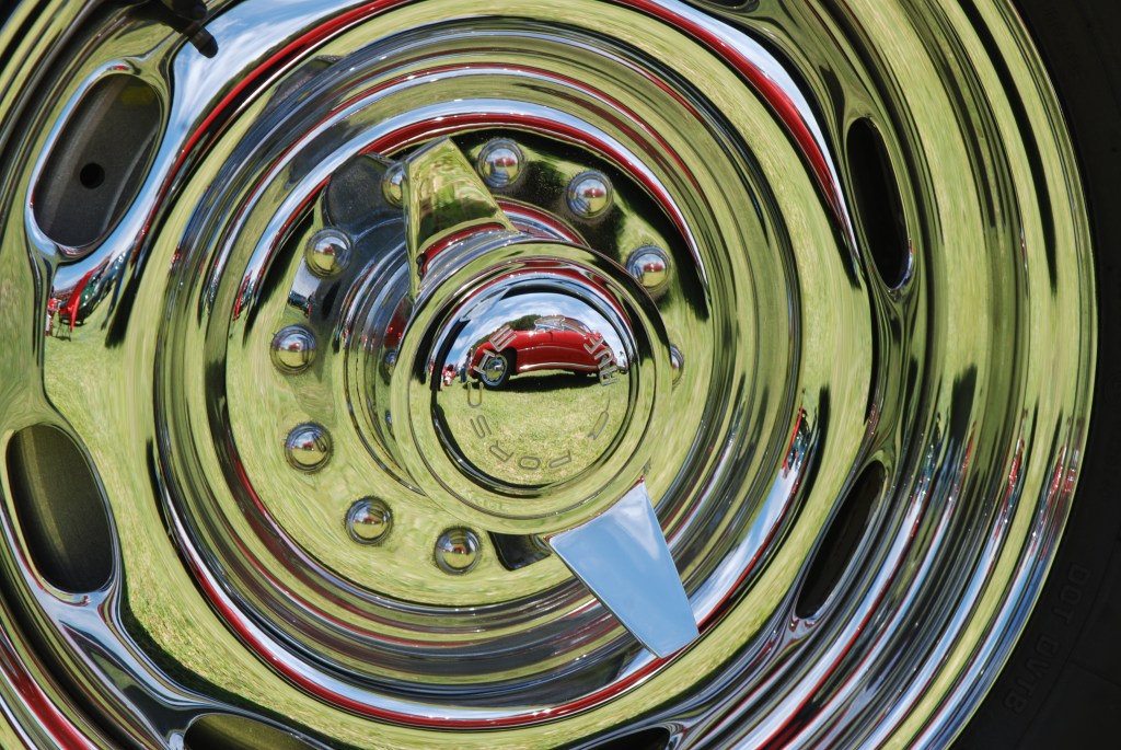 356 Registry_  Porsche 356 Rudge knock off wheel with reflections_Dana Point concours _July 15, 2012