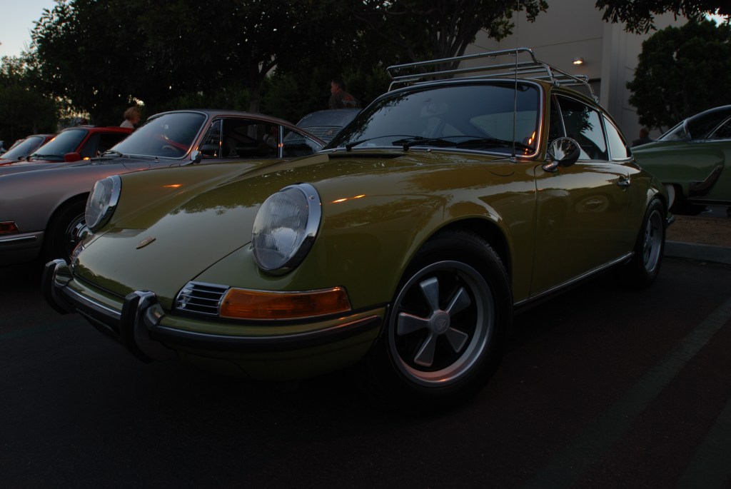 Lime green 1970 Porsche 911E_3/4 front view_Cars&Coffee_October 27, 2012