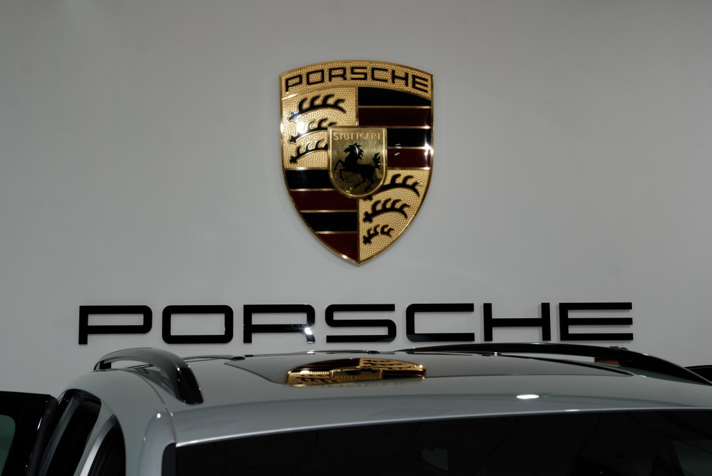 Porsche logo and wall mounted letters_with Cayenne roof reflection_LA Auto Show_December 1, 2012 DSC_0052_2