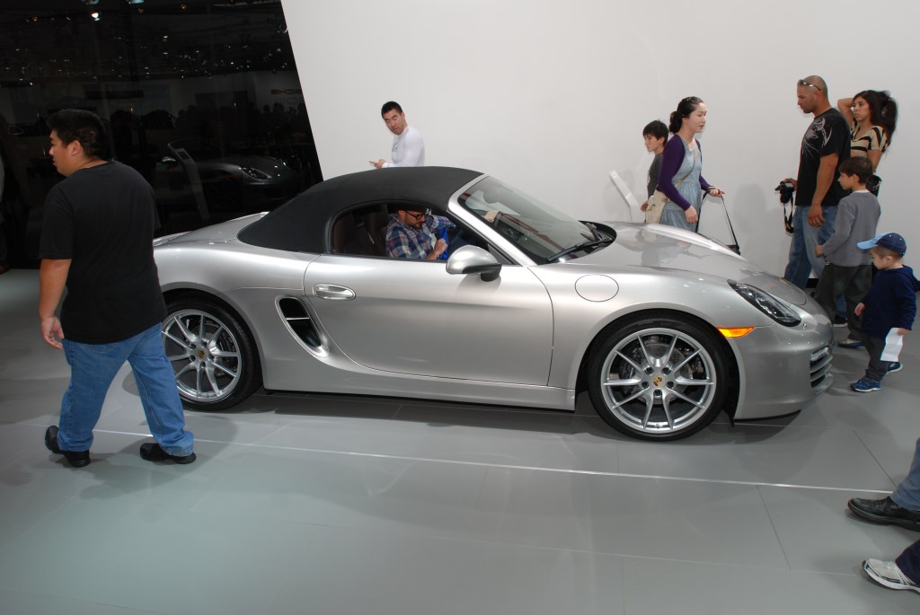 Platinum silver metallic 2013 Porsche Boxster_side view_LA Auto Show_December 1, 2012 DSC_0059