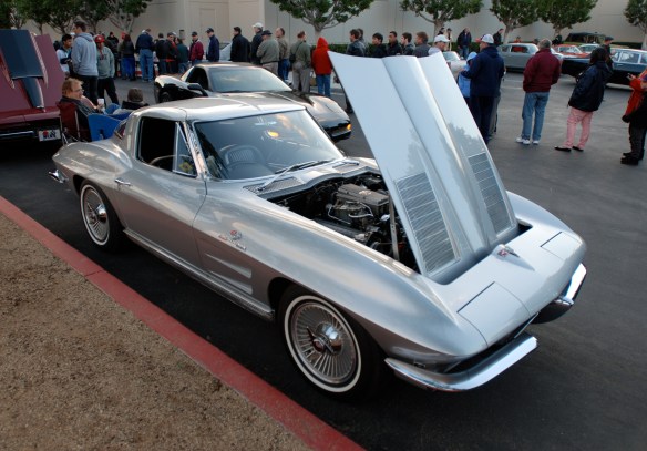 Silver 1963 split window Corvette coupe_3/4 front view_Cars&Coffee/Irvine_December 29, 2012_DSC_0559