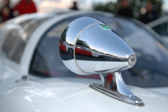 White 1966 Porsche 906 race car_ front fender mounted, right side Talbot racing mirror with reflections _Cars&Coffee/Irvine_December 29, 2012_DSC_0580