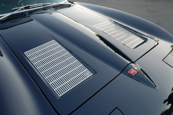 Daytona Blue 1963 Corvette Split window coupe_front hood detail and reflections_Cars&Coffee_9/07/13 Daytona Blue 1963 Corvette Split window coupe_front hood detail and reflections_Cars&Coffee_9/07/13