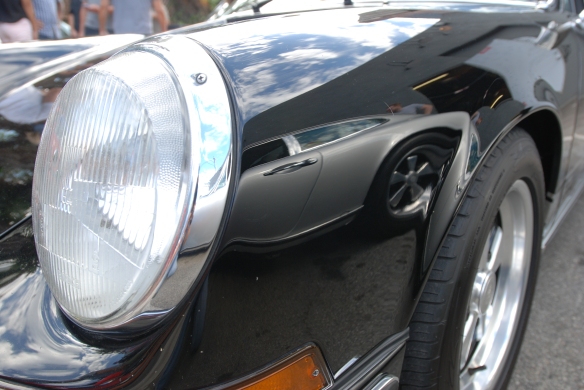 Ray's black 1970 Porsche 911S_fender reflection of silver 911S_Luftgekuhlt event_Sunday September 7, 2014